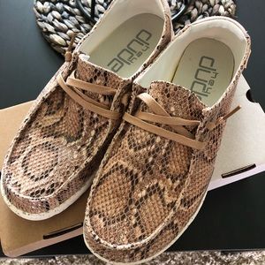 Hey Dude Wendy Jungle Python Light Rose